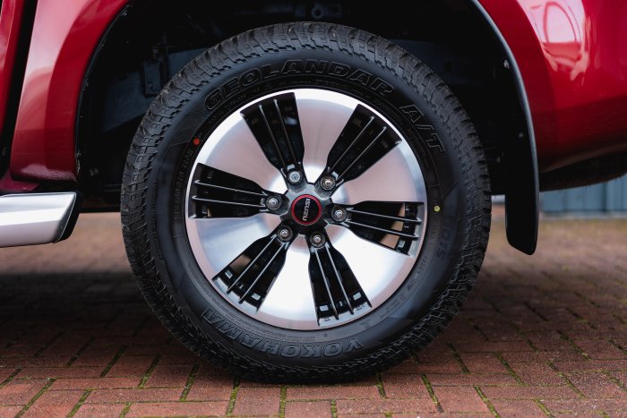 Isuzu D-Max 1.9 Dl40 Diesel Spinel Red