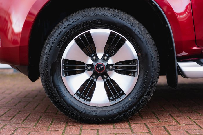 Isuzu D-Max 1.9 Dl40 Diesel Spinel Red