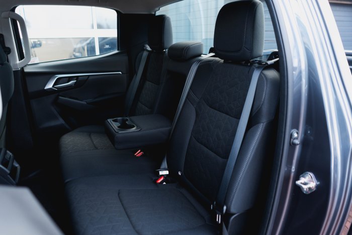 Isuzu D-Max 1.9 Dl20 Auto Diesel Obsidian Grey Mica