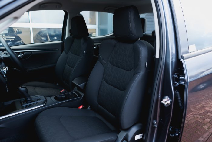 Isuzu D-Max 1.9 Dl20 Auto Diesel Obsidian Grey Mica