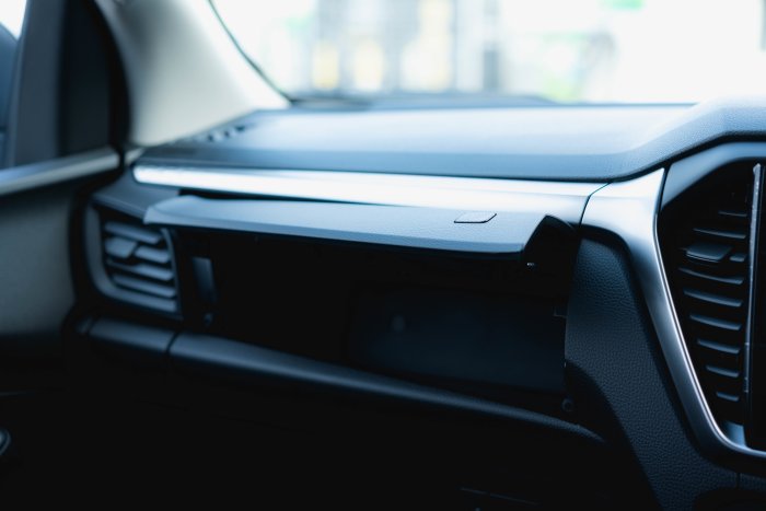 Isuzu D-Max 1.9 Dl20 Diesel Obsidian Grey Mica