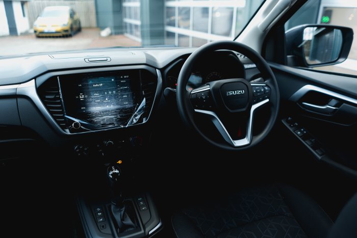 Isuzu D-Max 1.9 Dl20 Auto Diesel Obsidian Grey Mica