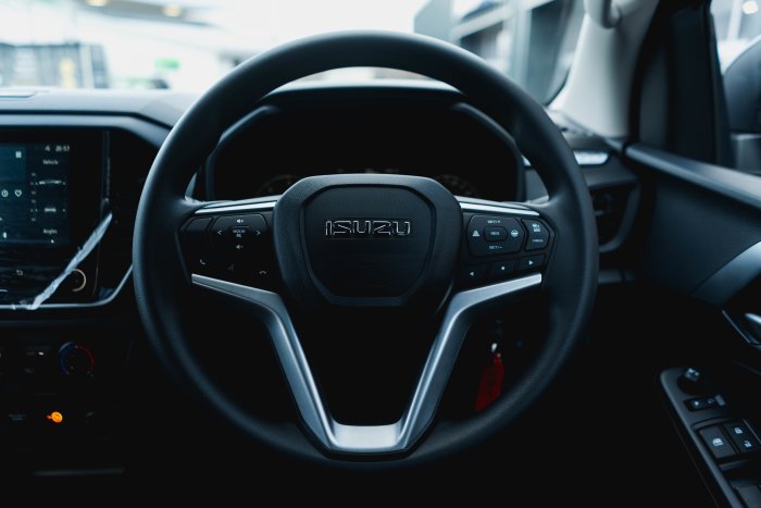 Isuzu D-Max 1.9 Dl20 Auto Diesel Obsidian Grey Mica