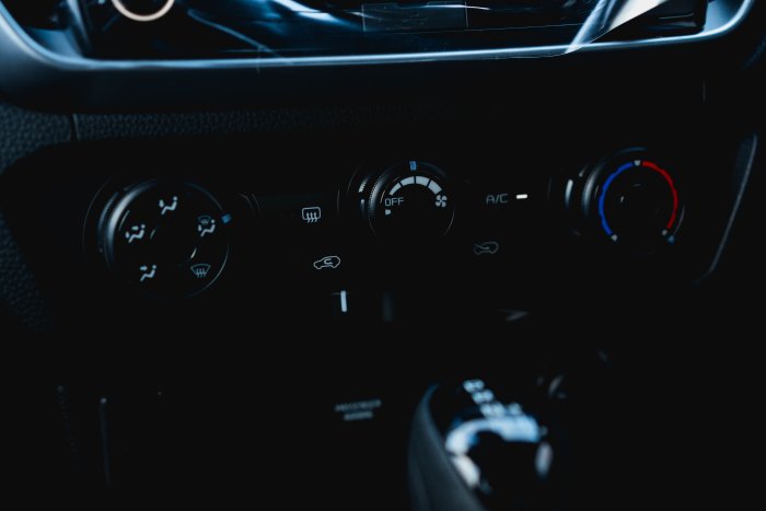 Isuzu D-Max 1.9 Dl20 Auto Diesel Obsidian Grey Mica