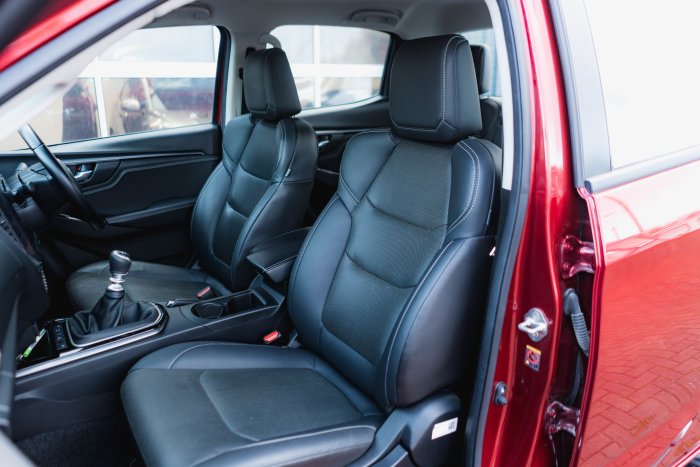 Isuzu D-Max 1.9 Dl40 Diesel Spinel Red