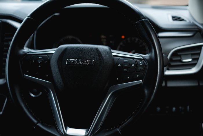 Isuzu D-Max 1.9 Dl40 Auto Diesel Mercury Silver