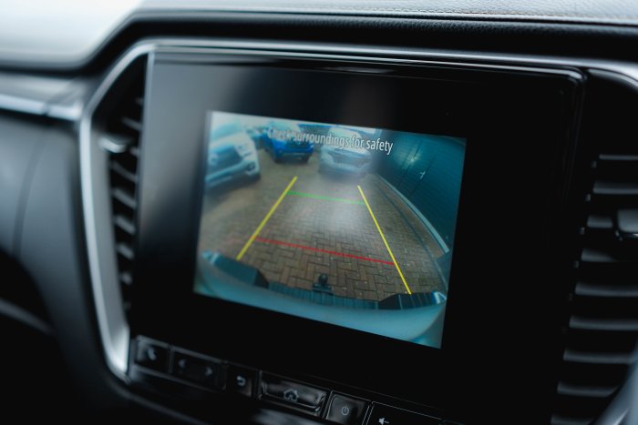 Isuzu D-Max 1.9 Dl40 Auto Diesel Mercury Silver