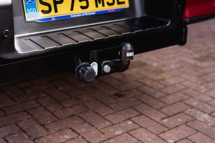 Isuzu D-Max 1.9 V-Cross Auto Diesel Red Spinel Mica