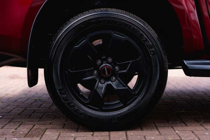 Isuzu D-Max 1.9 V-Cross Auto Diesel Red Spinel Mica