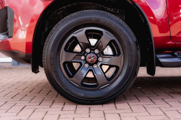 Isuzu D-Max 1.9 V-Cross Auto Diesel Red Spinel Mica