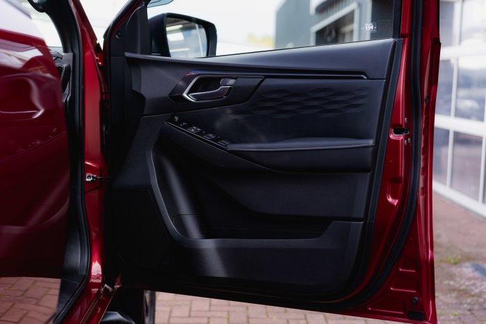 Isuzu D-Max 1.9 V-Cross Auto Diesel Red Spinel Mica