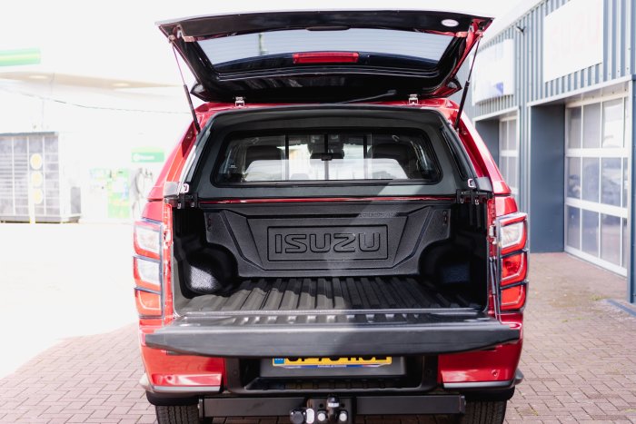 Isuzu D-Max 1.9 V-Cross Auto Diesel Red Spinel Mica