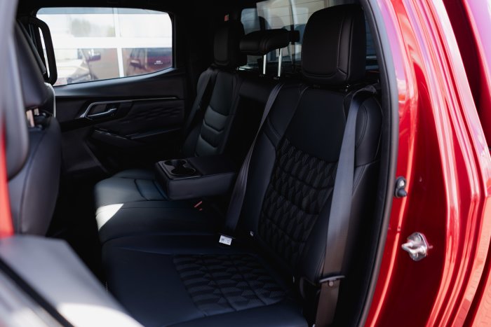 Isuzu D-Max 1.9 V-Cross Auto Diesel Red Spinel Mica