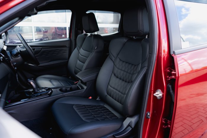 Isuzu D-Max 1.9 V-Cross Auto Diesel Red Spinel Mica