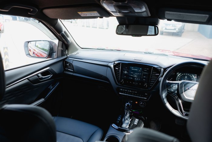 Isuzu D-Max 1.9 V-Cross Auto Diesel Red Spinel Mica