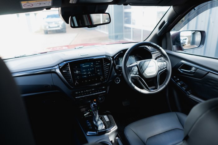 Isuzu D-Max 1.9 V-Cross Auto Diesel Red Spinel Mica