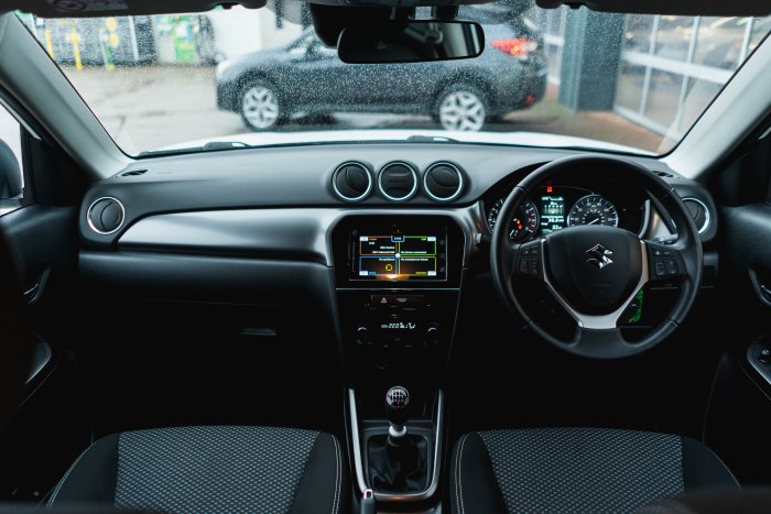 Suzuki Vitara 1.4 Sz-T Boosterjet Mh Hybrid Electric Superior White