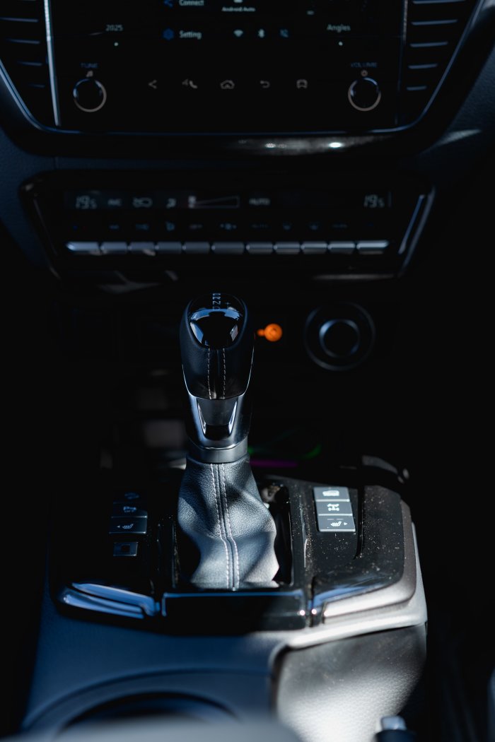 Isuzu D-Max 1.9 V-Cross Auto Diesel Red Spinel Mica