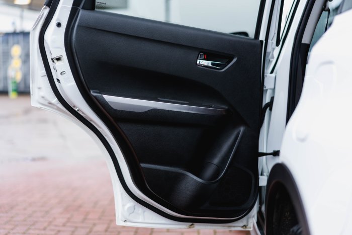 Suzuki Vitara 1.4 Sz-T Boosterjet Mh Hybrid Electric Superior White