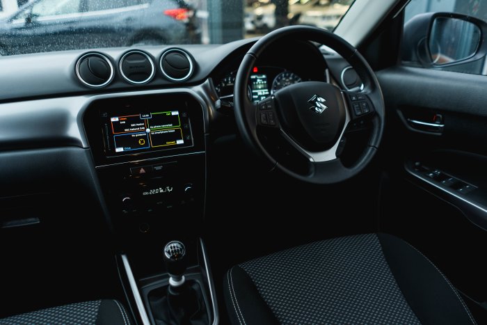 Suzuki Vitara 1.4 Sz-T Boosterjet Mh Hybrid Electric Superior White