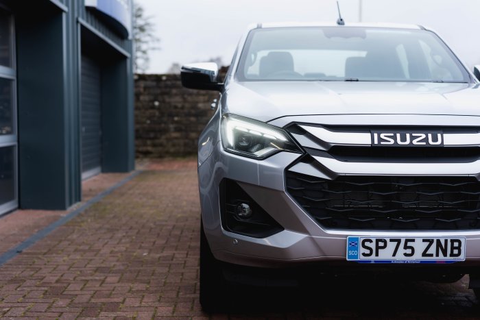 Isuzu D-Max 1.9 Dl40 Auto Diesel Mercury Silver Metallic