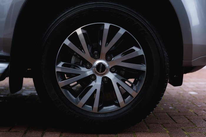 Isuzu D-Max 1.9 Dl40 Auto Diesel Mercury Silver Metallic