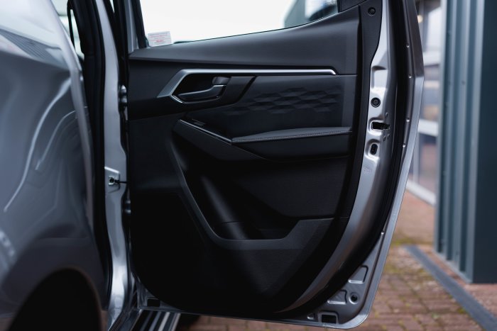 Isuzu D-Max 1.9 Dl40 Auto Diesel Mercury Silver Metallic