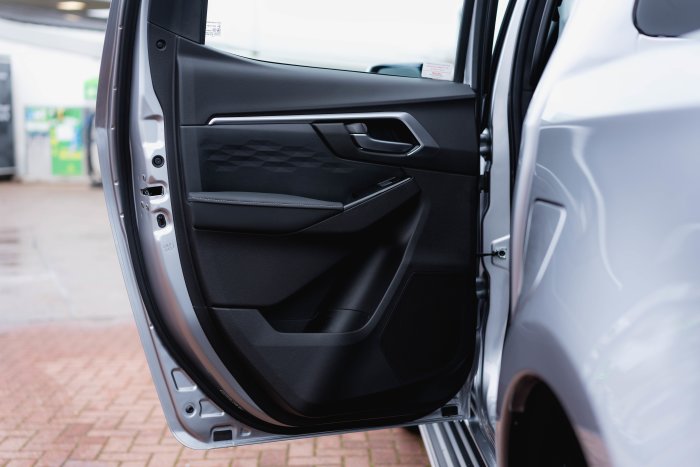 Isuzu D-Max 1.9 Dl40 Auto Diesel Mercury Silver Metallic