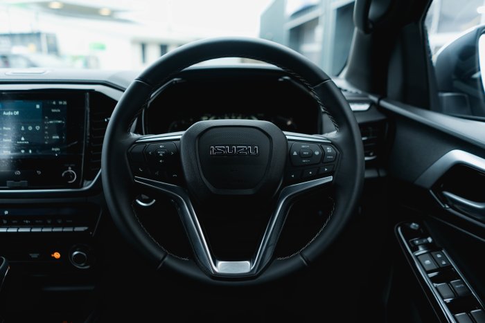 Isuzu D-Max 1.9 Dl40 Auto Diesel Mercury Silver Metallic