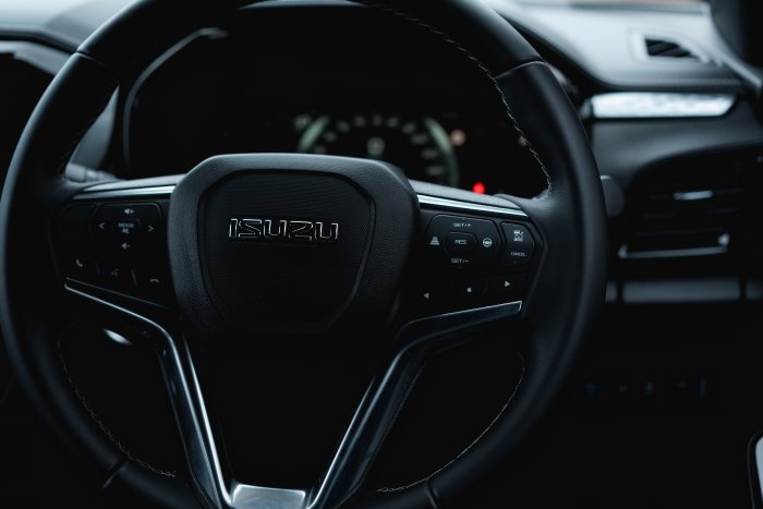 Isuzu D-Max 1.9 Dl40 Auto Diesel Mercury Silver Metallic