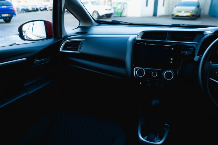 Honda Jazz 1.3 Se I-Vtec Cvt Petrol Red