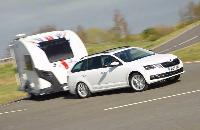 ŠKODA pulls in more silverware as Superb and Octavia scoop three 2017 Tow Car Awards